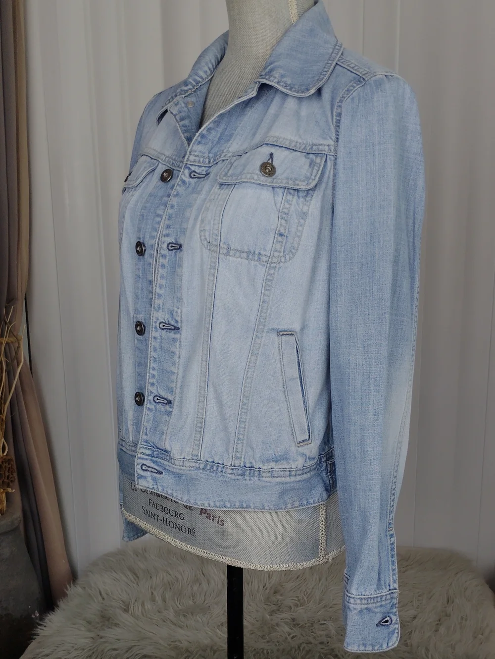 Tommy Hilfiger Women's Vintage Light Wash Denim Jacket.